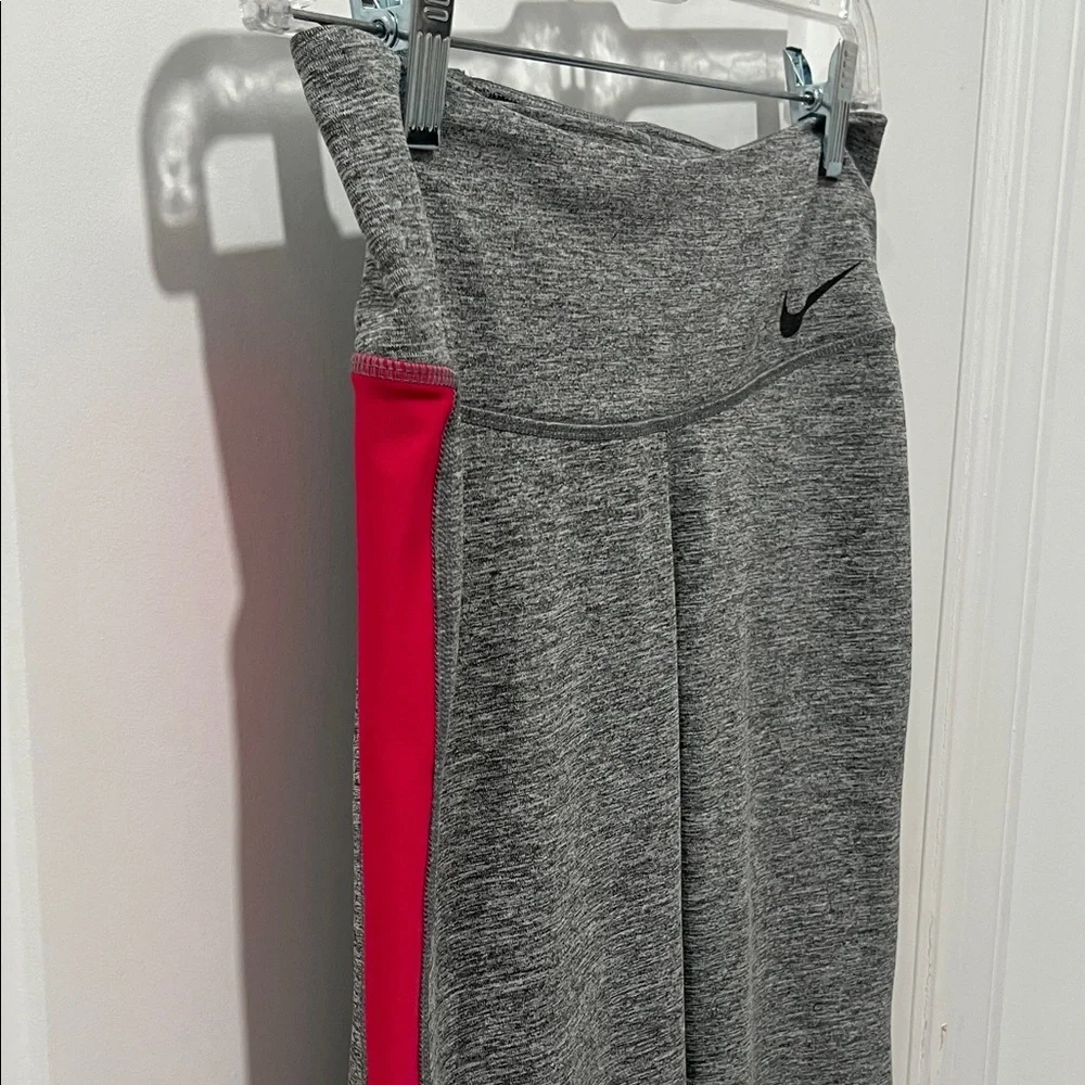 Nike Women's‎ Gray Dri-fit Cropped Leggings with Pink Accents Size Small